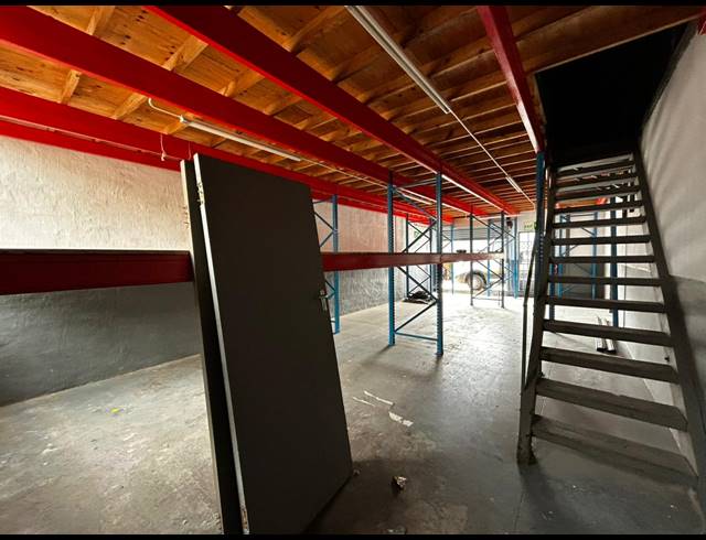 150M² WAREHOUSE TO LET IN WYNBERG